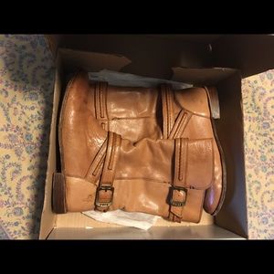 Frye Paige Trapunto boots 9.5